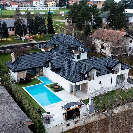 City Escape Luxury Villa Zuce Kültér fotó