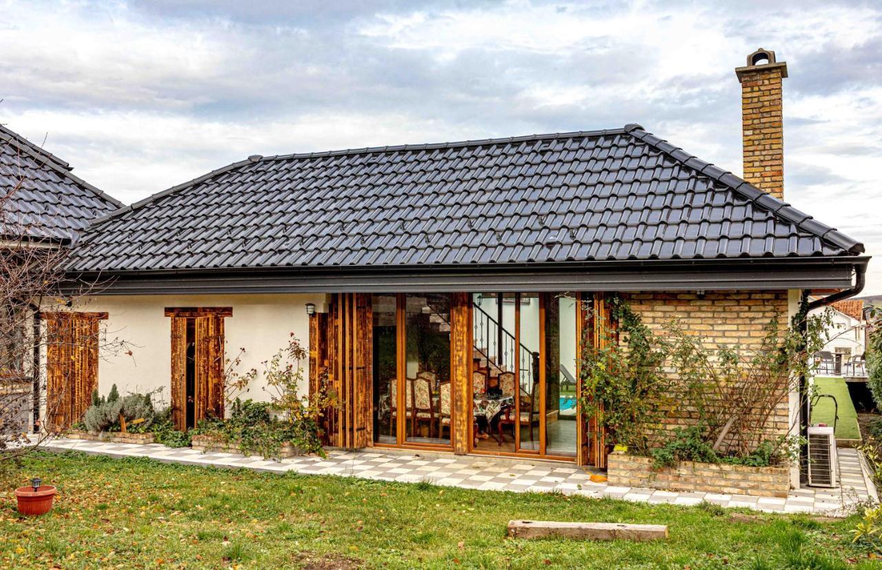 City Escape Luxury Villa Zuce Kültér fotó