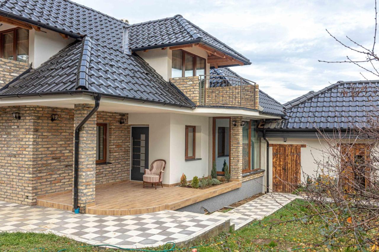 City Escape Luxury Villa Zuce Kültér fotó