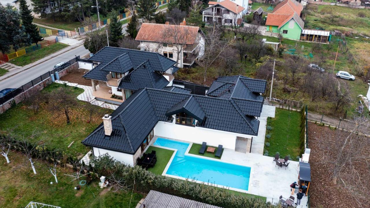 City Escape Luxury Villa Zuce Kültér fotó