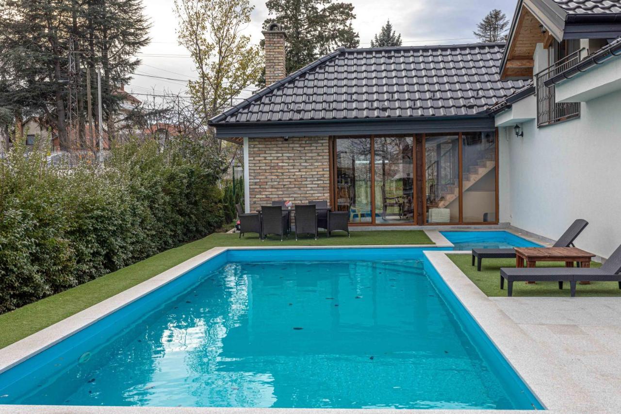 City Escape Luxury Villa Zuce Kültér fotó