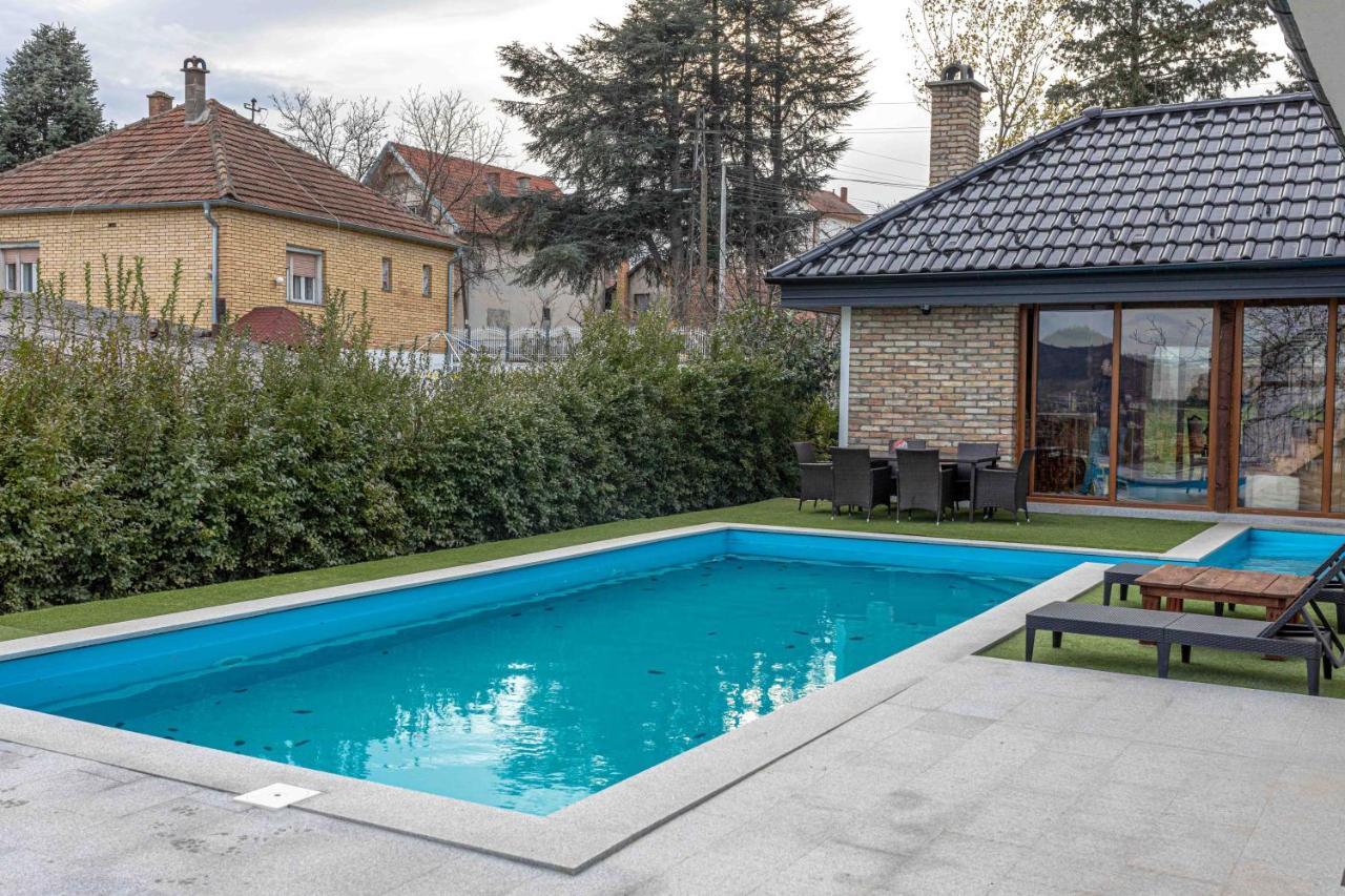 City Escape Luxury Villa Zuce Kültér fotó