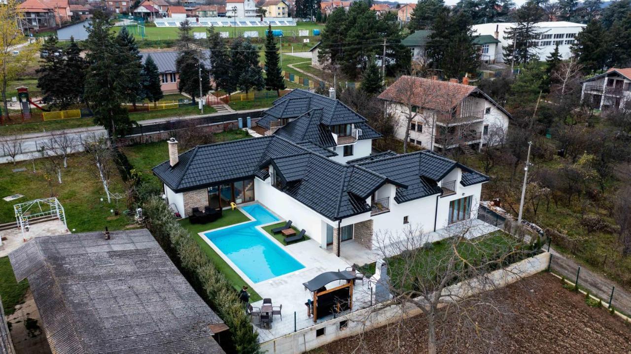 City Escape Luxury Villa Zuce Kültér fotó