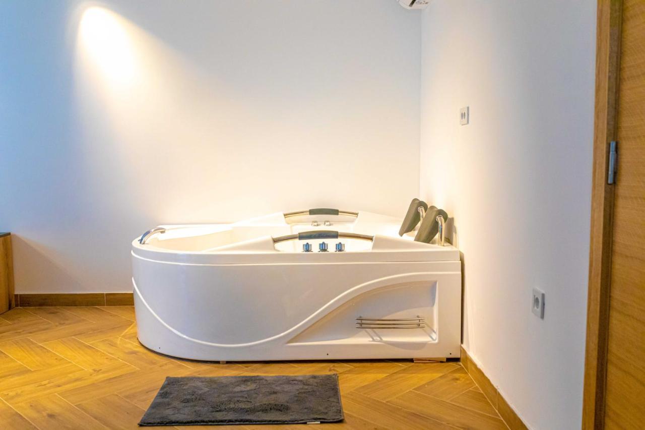 City Escape Luxury Villa Zuce Kültér fotó