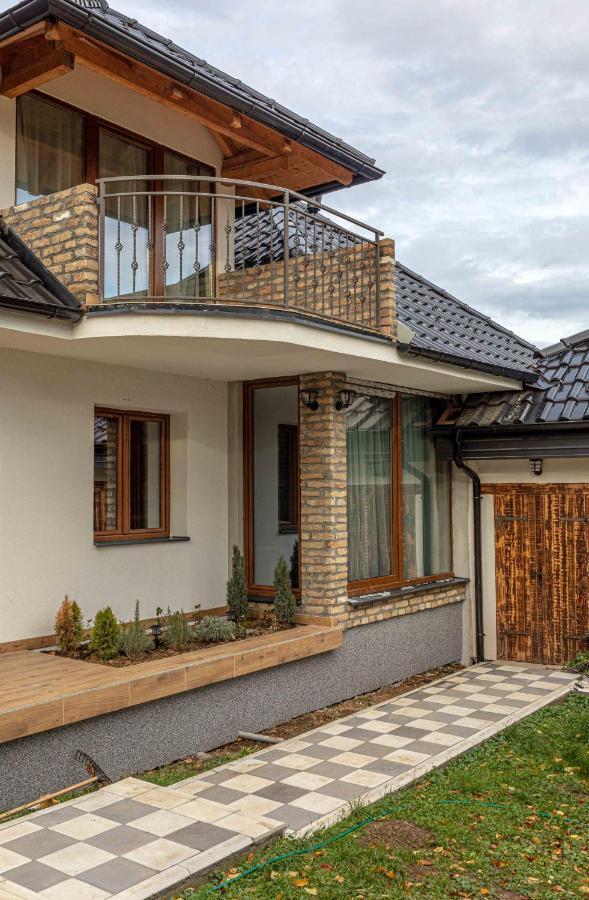 City Escape Luxury Villa Zuce Kültér fotó