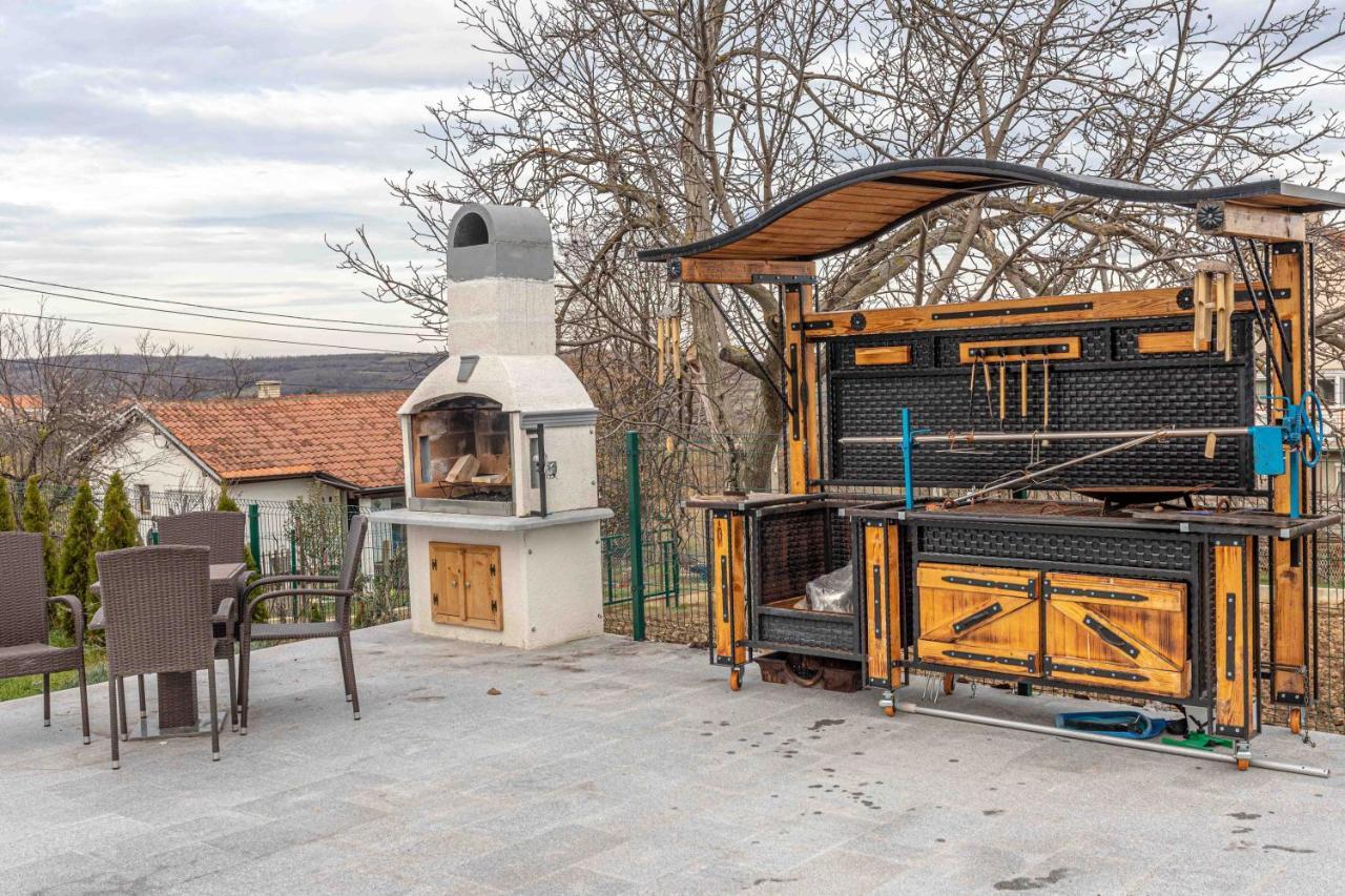 City Escape Luxury Villa Zuce Kültér fotó
