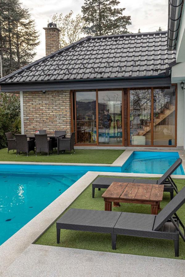 City Escape Luxury Villa Zuce Kültér fotó