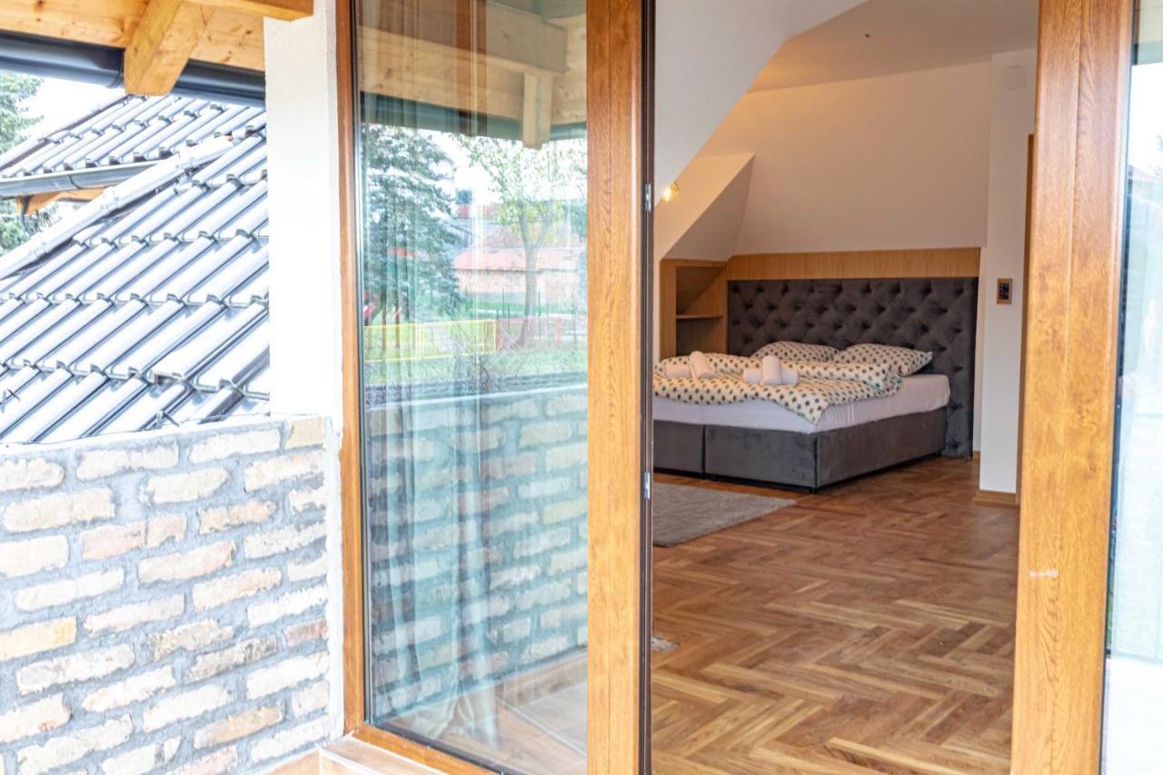 City Escape Luxury Villa Zuce Kültér fotó
