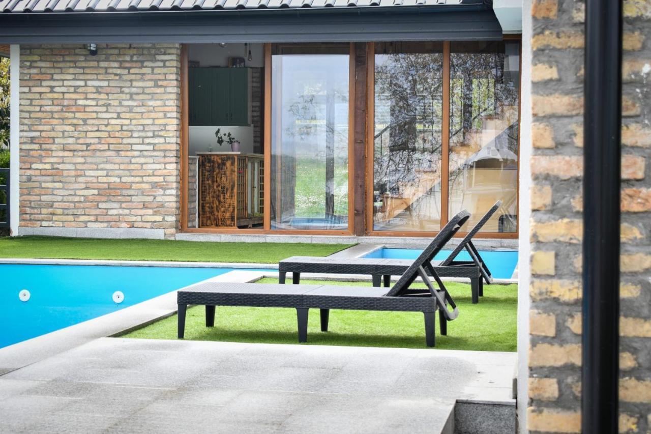City Escape Luxury Villa Zuce Kültér fotó