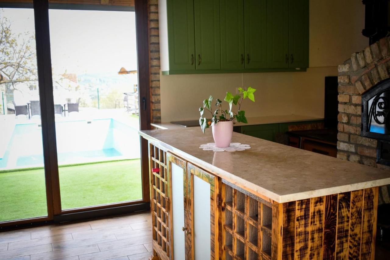 City Escape Luxury Villa Zuce Kültér fotó